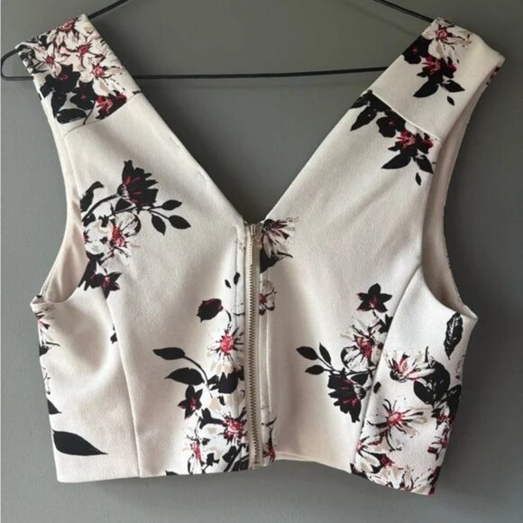 Dynamite size M, Floral Sleeveless Women's Crop Top, zipper back, V neck - Picture 3 of 5